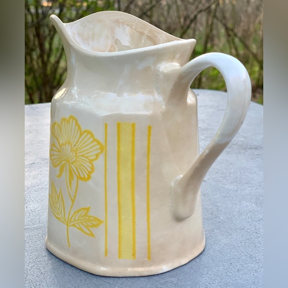 Vintage Discontinued Royal Staffordshire J & G Meakin Yellow Lotus Creamer Jug - Picture 3 of 16